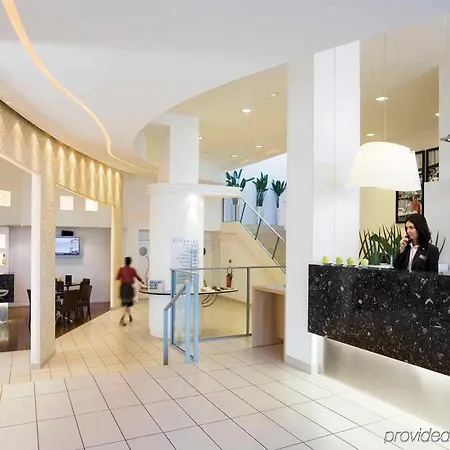 Mercure Vieux Port Sud Hotel 4*